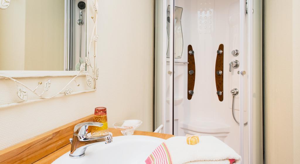 Les Petites Vosges Bed & Breakfast Bagnères-de-Bigorre Cameră foto
